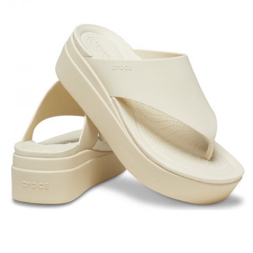 Crocs Women's Brooklyn Platform Flip Flop Lite Ride by Crocs